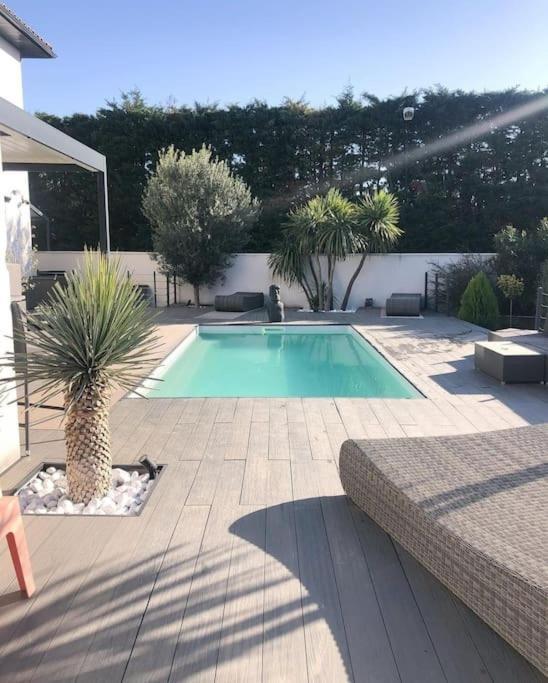 Villa Maison De Vacances Contemporaine Avec Piscine Vedène Exterior foto
