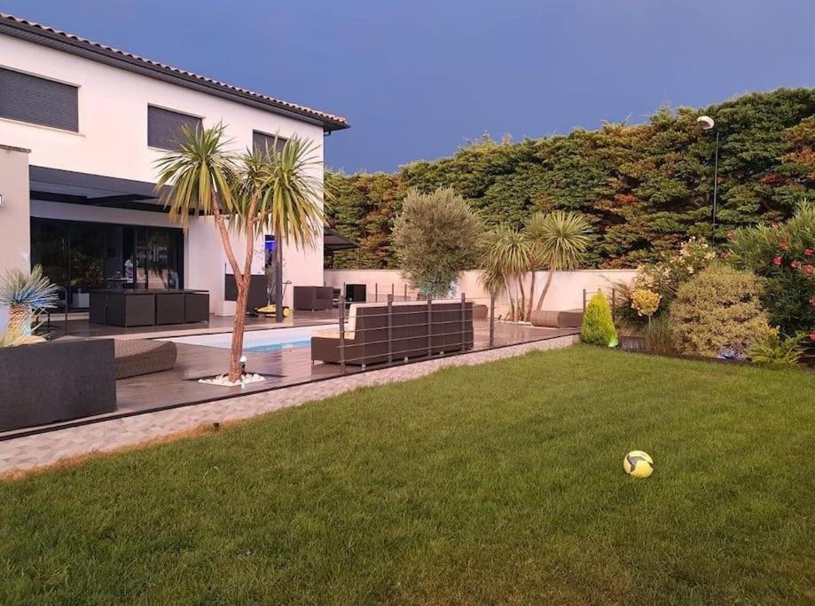 Villa Maison De Vacances Contemporaine Avec Piscine Vedène Exterior foto